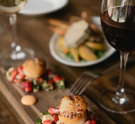 shallow focus photography of meat with vegetables